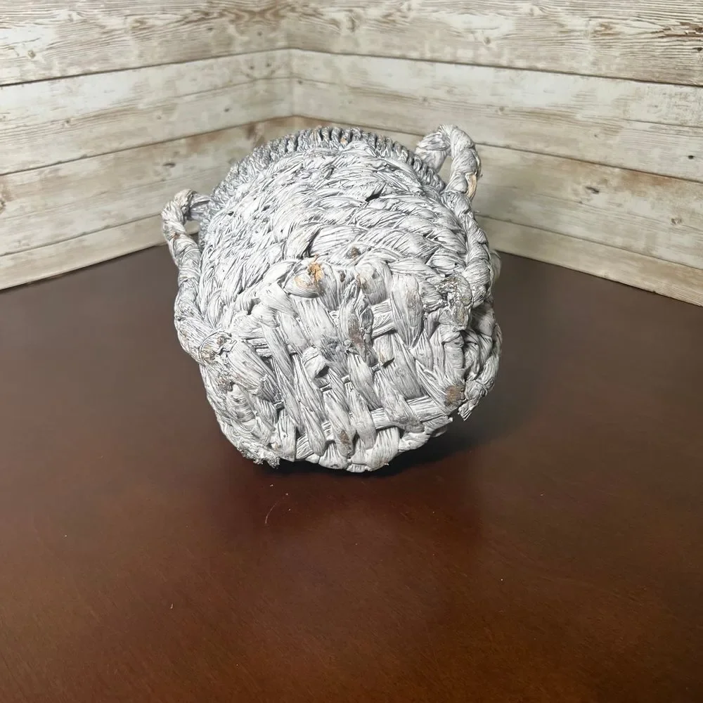 Cute farmhouse‎ wicker planter basket